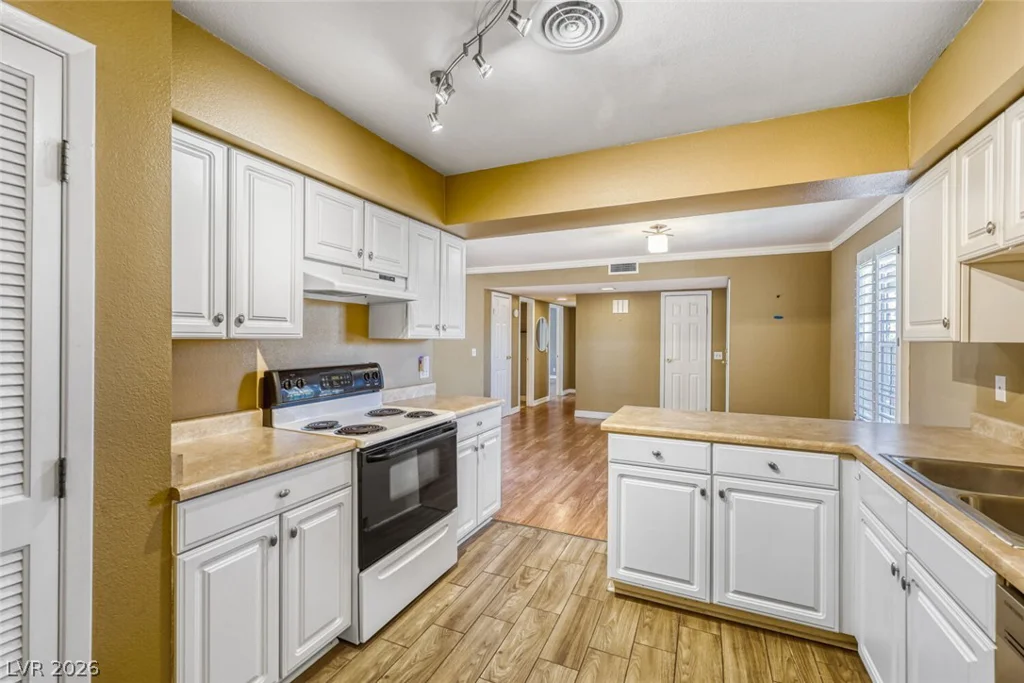 3173 Pinehurst, Las Vegas, NV 89109