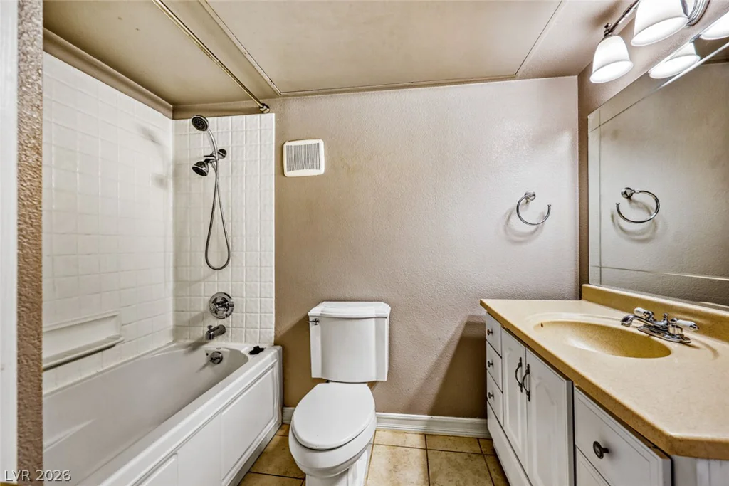 3173 Pinehurst, Las Vegas, NV 89109