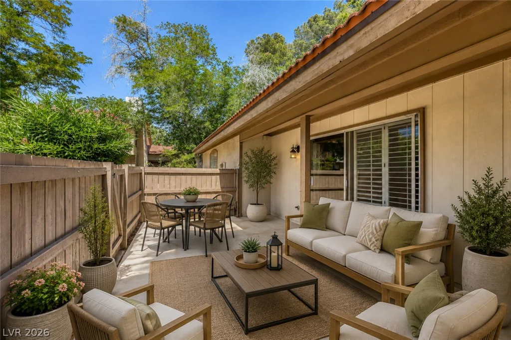 3173 Pinehurst, Las Vegas, NV 89109
