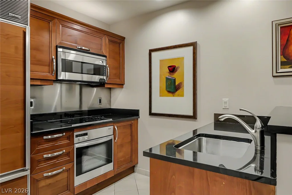 135 Harmon, Las Vegas, NV 89109