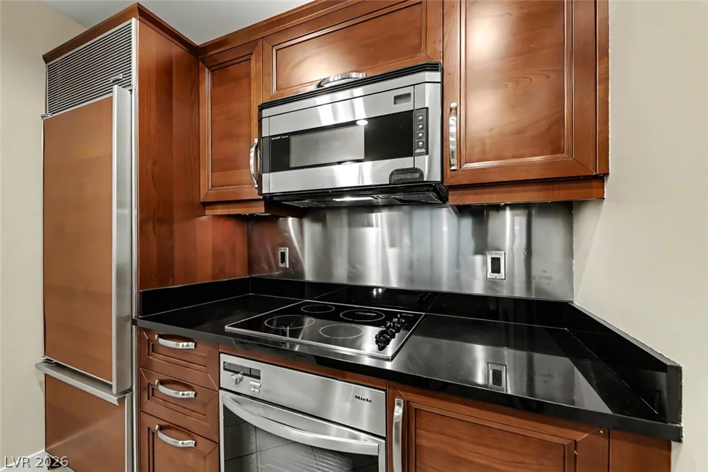 135 Harmon, Las Vegas, NV 89109