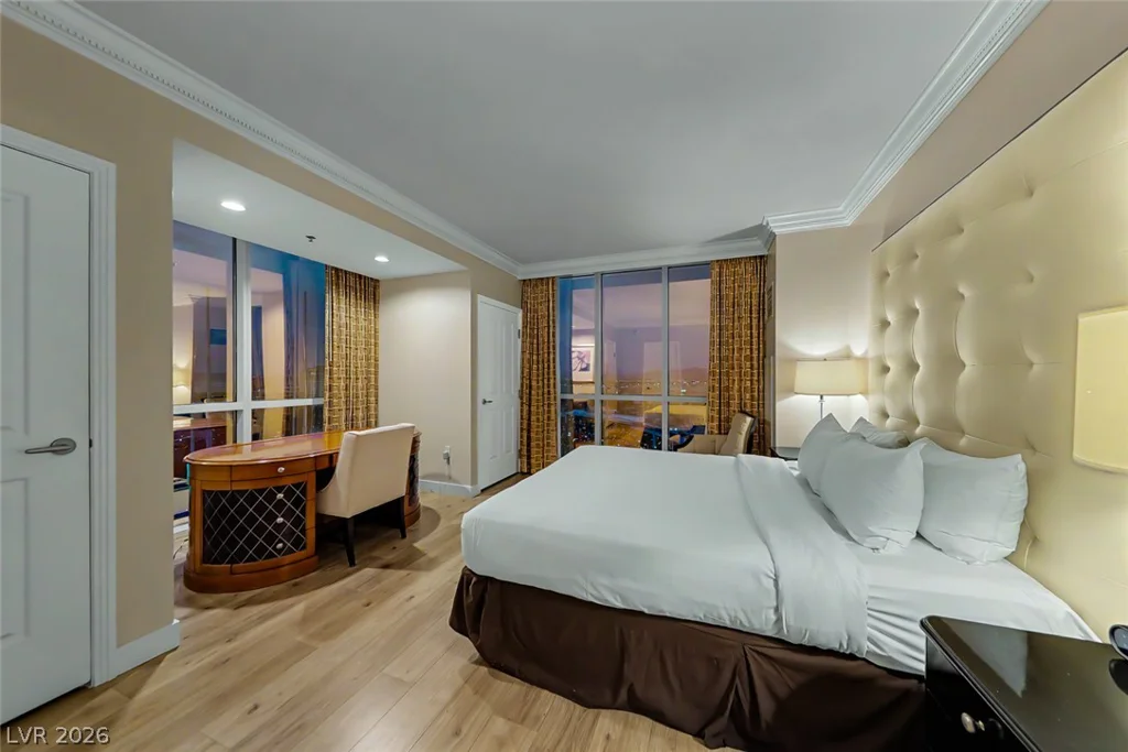 135 Harmon, Las Vegas, NV 89109
