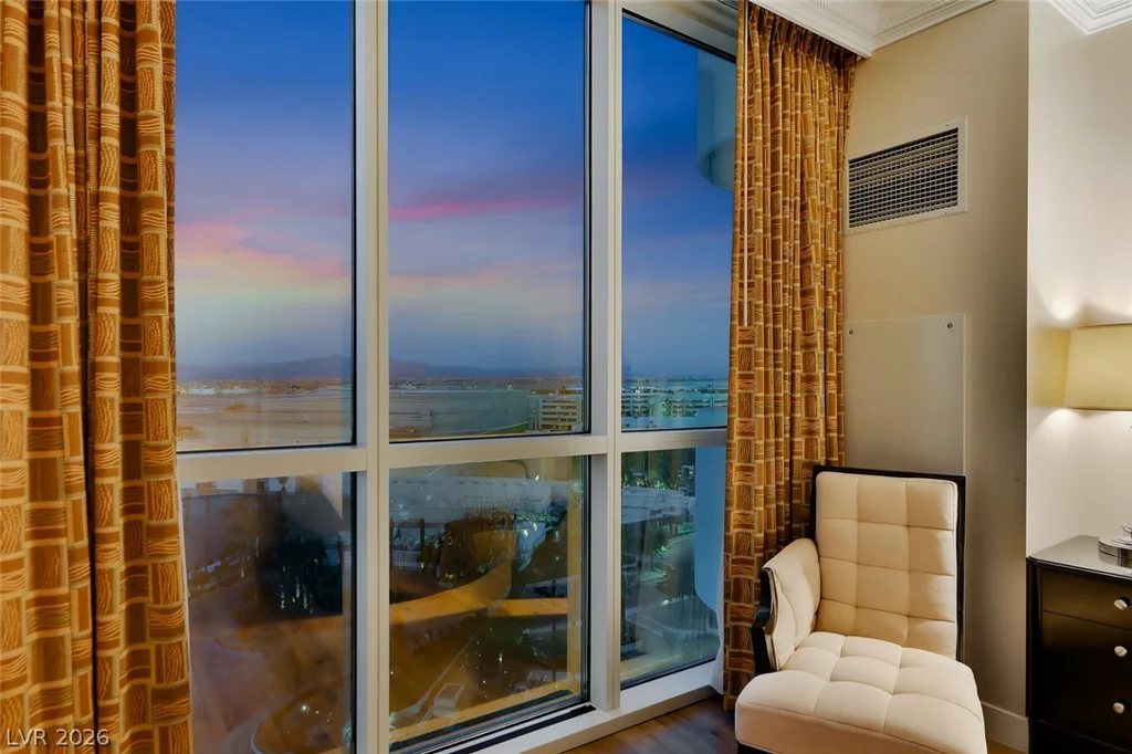 135 Harmon, Las Vegas, NV 89109