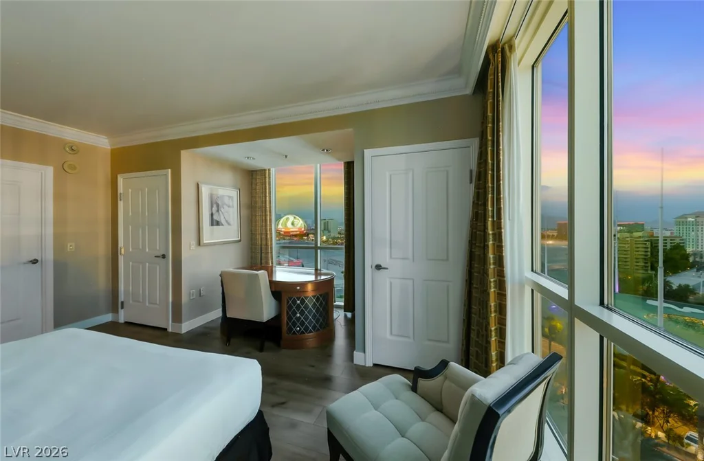 135 Harmon, Las Vegas, NV 89109