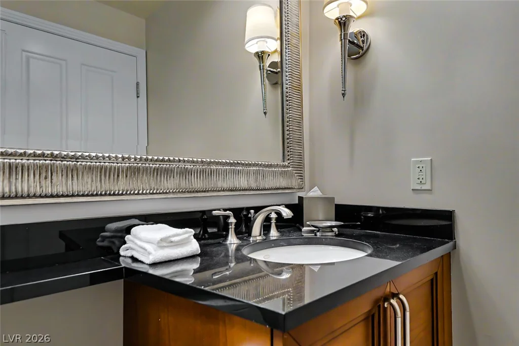 135 Harmon, Las Vegas, NV 89109
