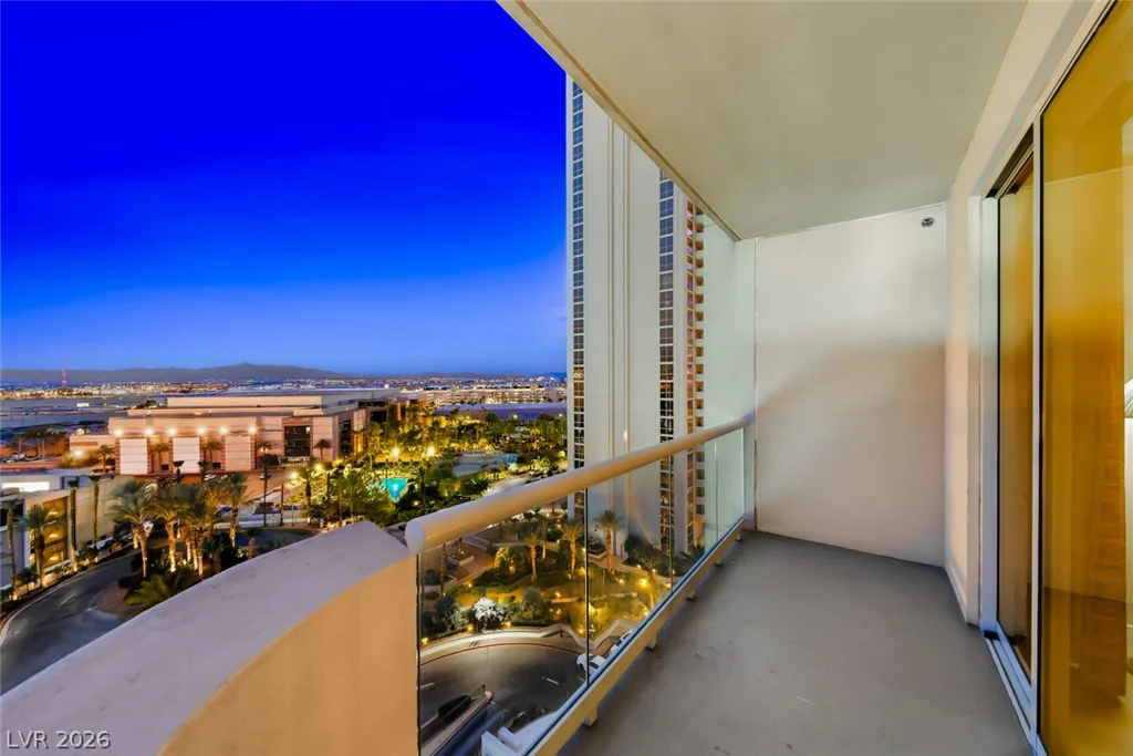 135 Harmon, Las Vegas, NV 89109