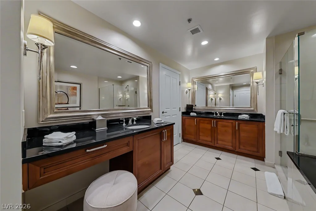 135 Harmon, Las Vegas, NV 89109