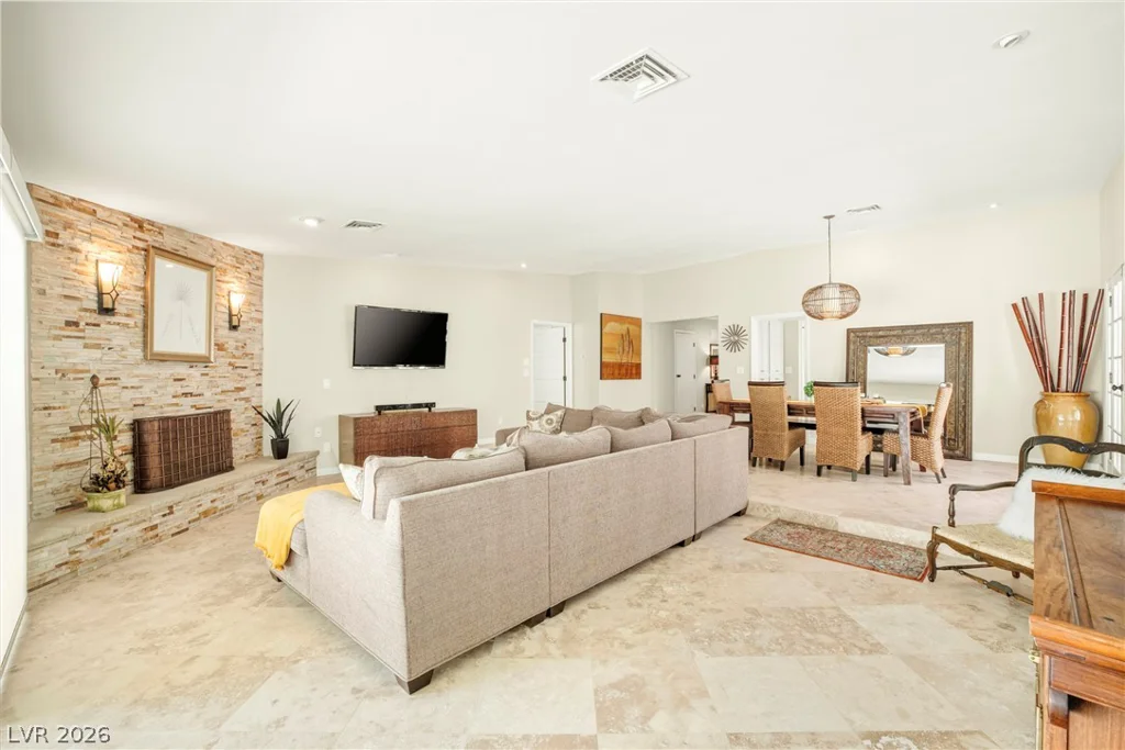 1913 Plaza Del Dios, Las Vegas, NV 89102