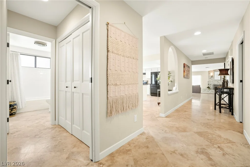 1913 Plaza Del Dios, Las Vegas, NV 89102