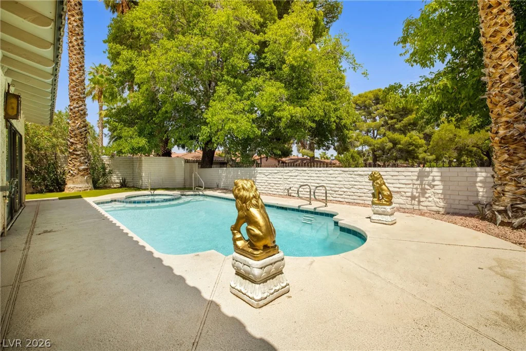 1913 Plaza Del Dios, Las Vegas, NV 89102