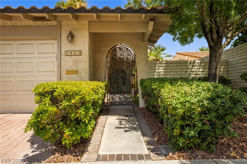 1913 Plaza Del Dios, Las Vegas, NV 89102