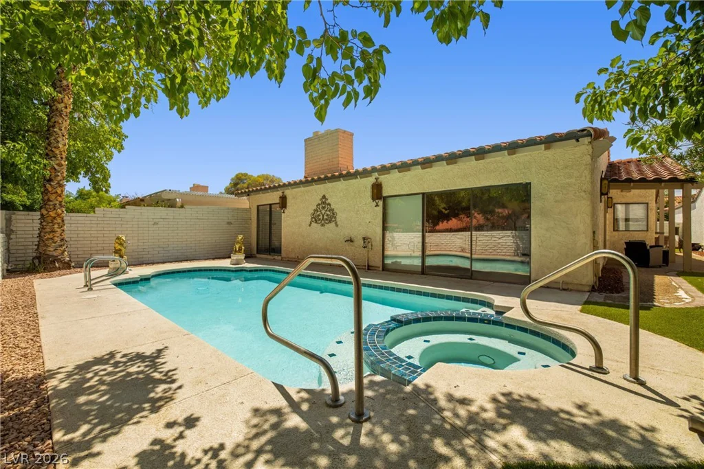 1913 Plaza Del Dios, Las Vegas, NV 89102