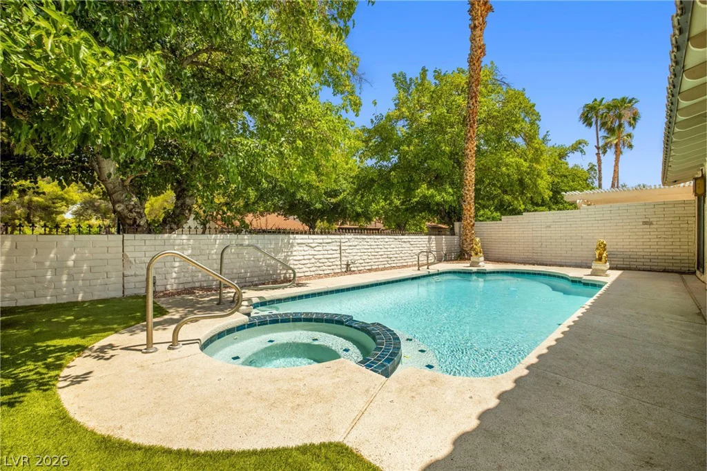 1913 Plaza Del Dios, Las Vegas, NV 89102