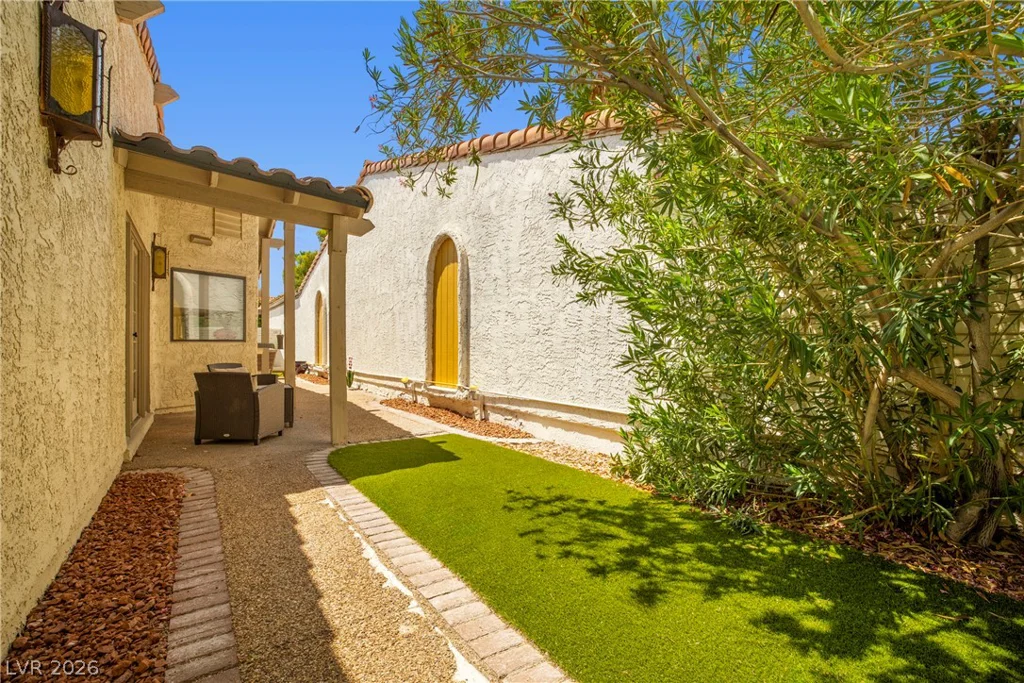 1913 Plaza Del Dios, Las Vegas, NV 89102