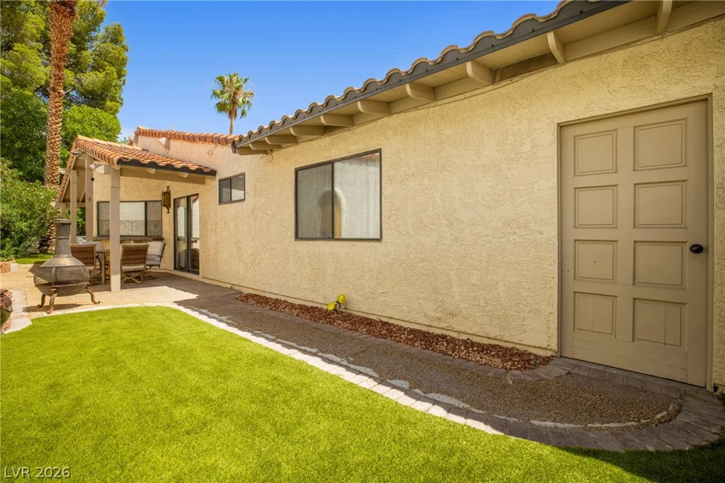 1913 Plaza Del Dios, Las Vegas, NV 89102