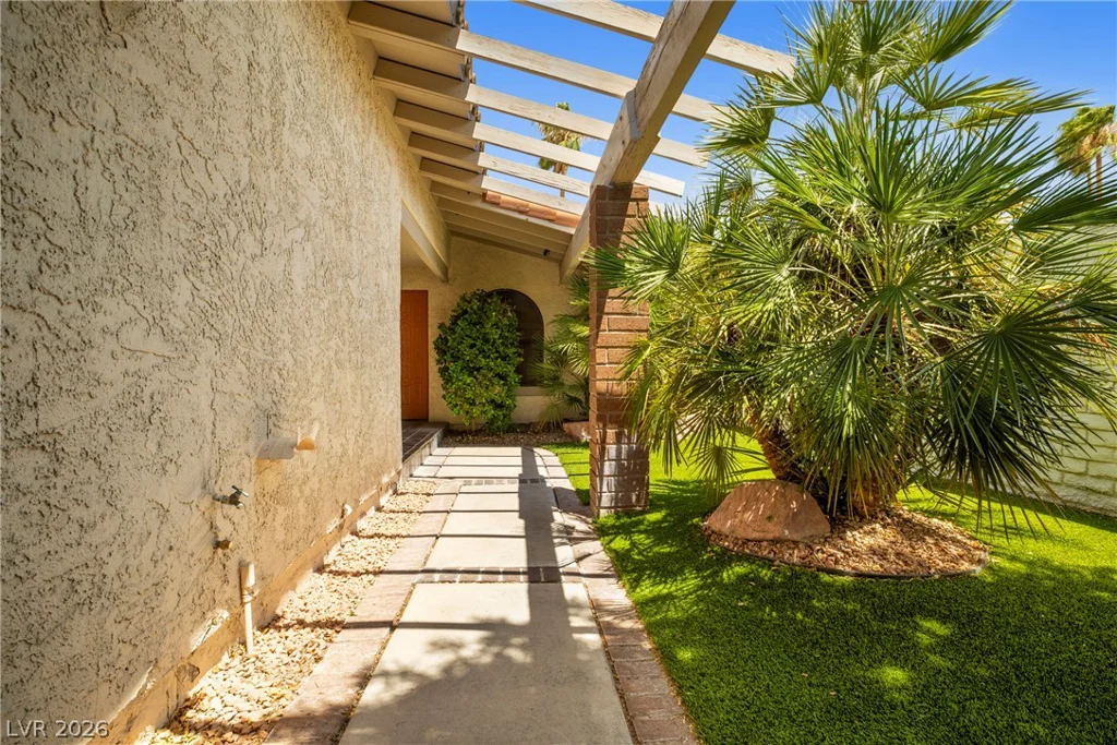 1913 Plaza Del Dios, Las Vegas, NV 89102