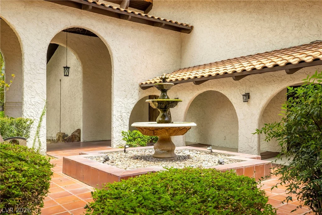 1913 Plaza Del Dios, Las Vegas, NV 89102