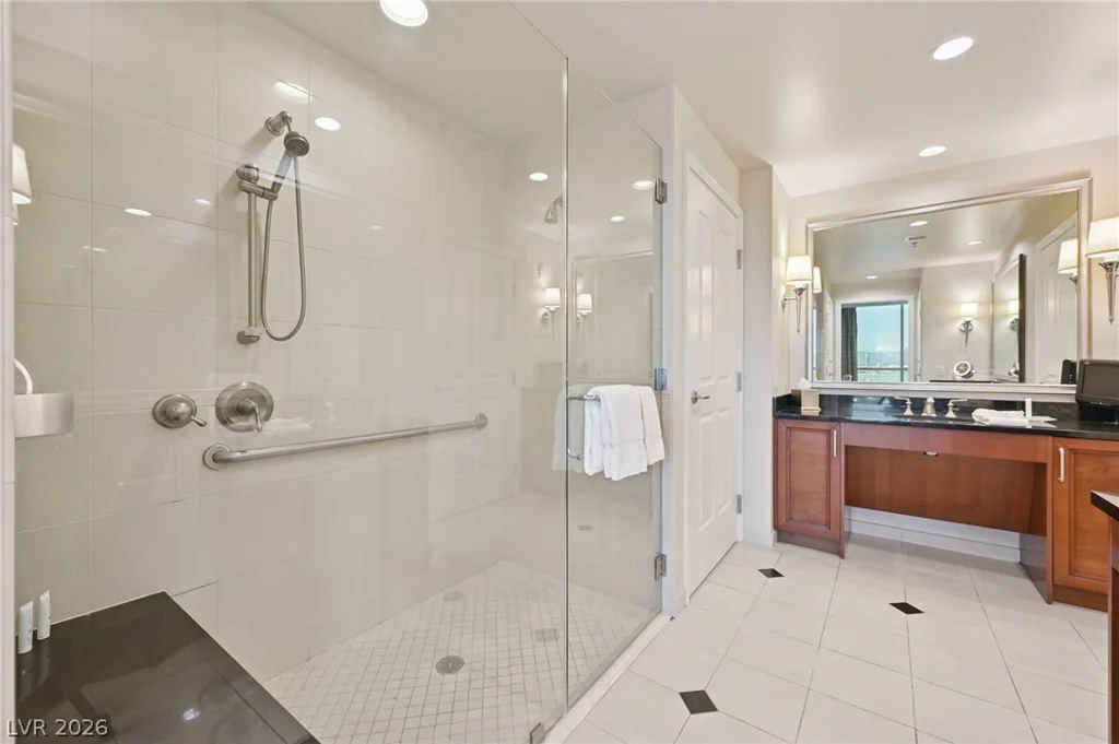 135 Harmon, Las Vegas, NV 89109