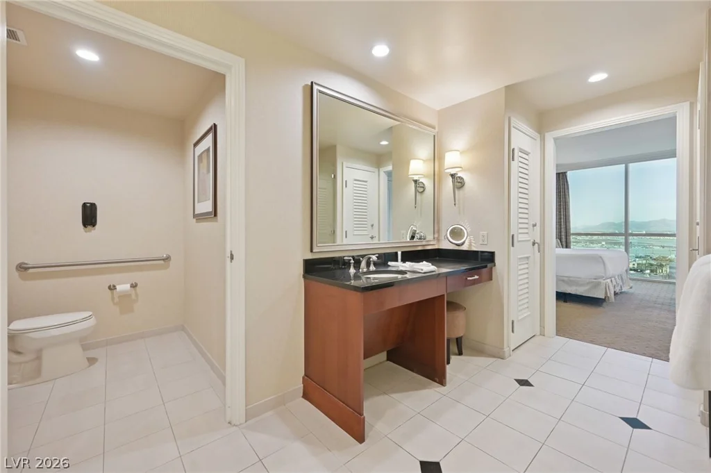 135 Harmon, Las Vegas, NV 89109