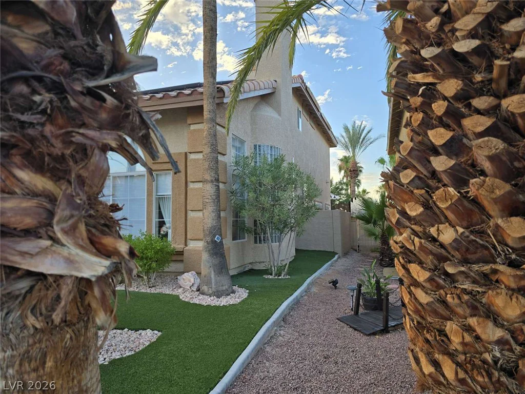 8728 Castle Hill, Las Vegas, NV 89129