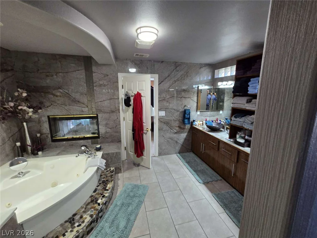 8728 Castle Hill, Las Vegas, NV 89129