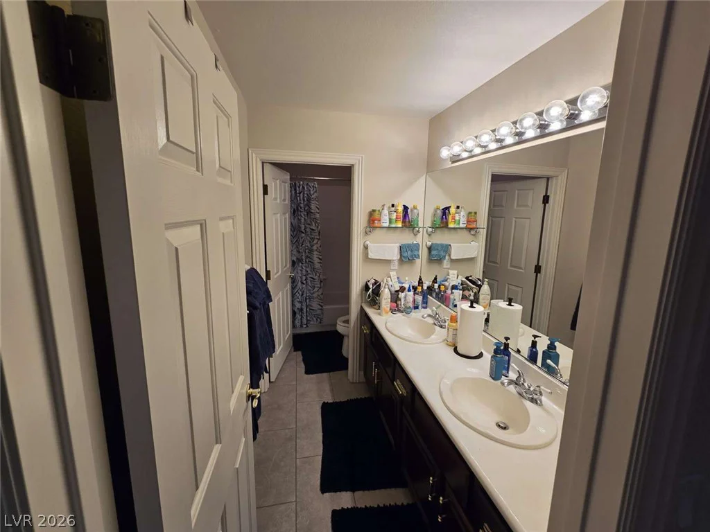 8728 Castle Hill, Las Vegas, NV 89129