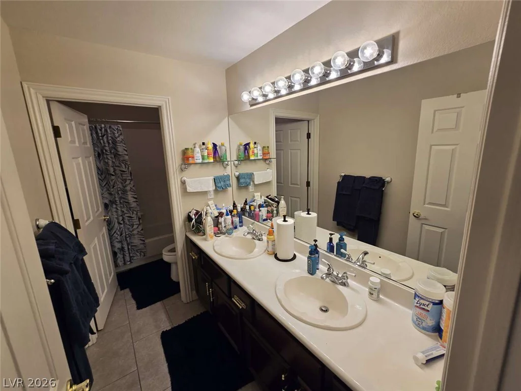 8728 Castle Hill, Las Vegas, NV 89129