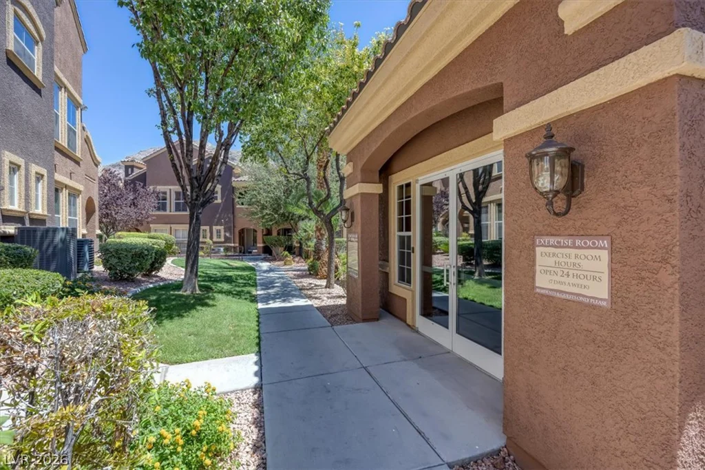 3975 Hualapai, Las Vegas, NV 89129