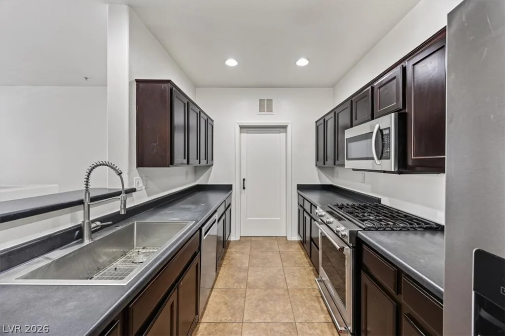 3975 Hualapai, Las Vegas, NV 89129