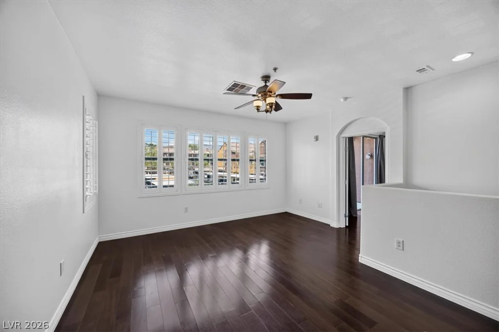 3975 Hualapai, Las Vegas, NV 89129