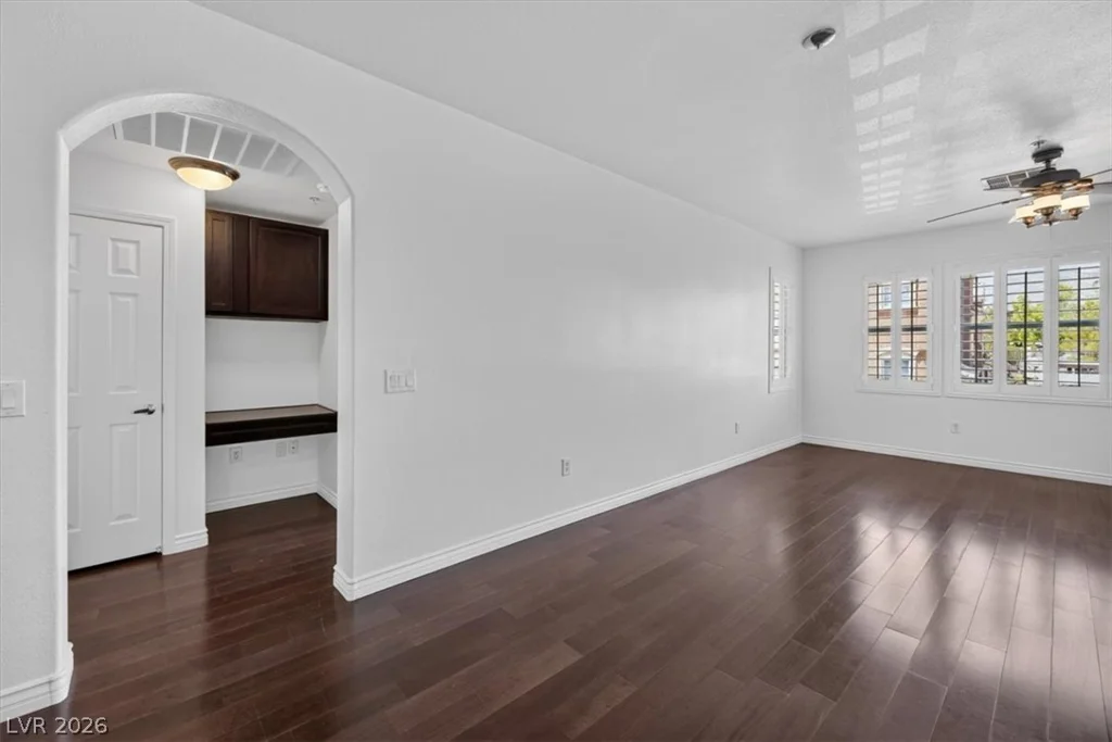3975 Hualapai, Las Vegas, NV 89129