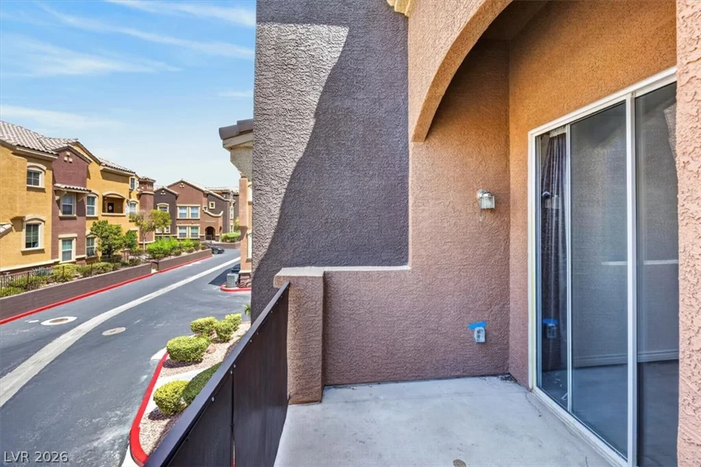 3975 Hualapai, Las Vegas, NV 89129