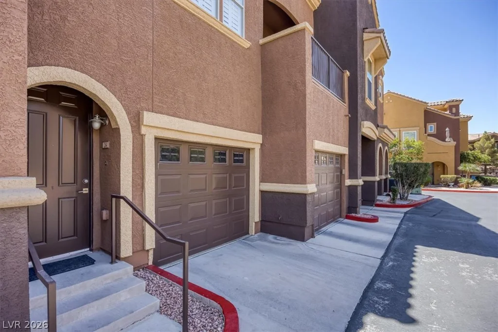 3975 Hualapai, Las Vegas, NV 89129