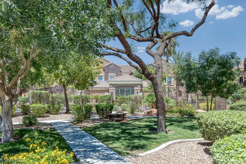 3975 Hualapai, Las Vegas, NV 89129