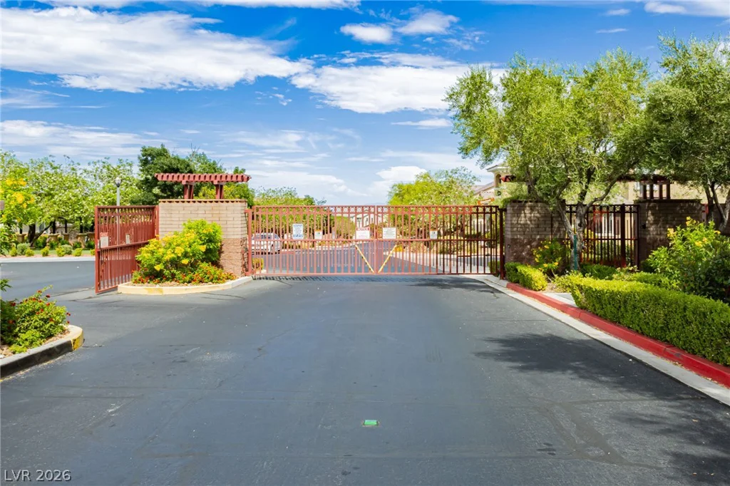7423 Bretton Oaks, Las Vegas, NV 89166