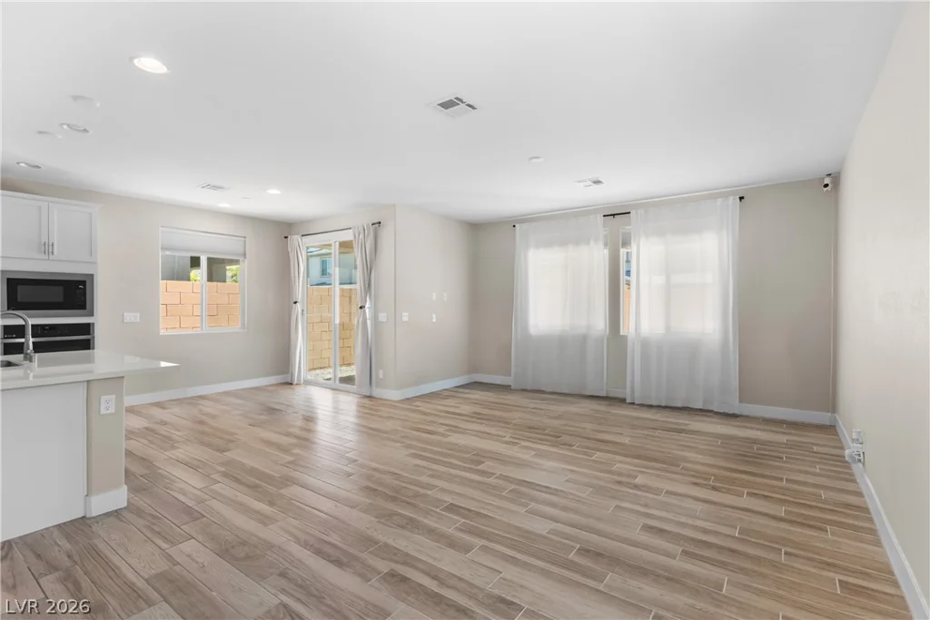 1049 Williamtown, North Las Vegas, NV 89084