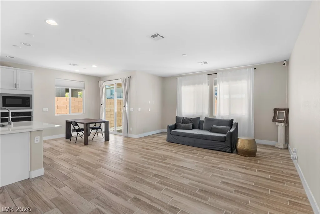 1049 Williamtown, North Las Vegas, NV 89084