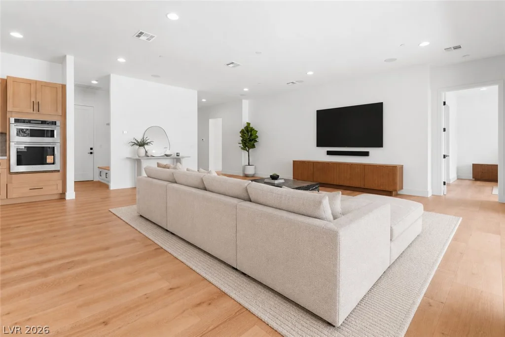 6965 Unicorn Street, Las Vegas, NV 89131