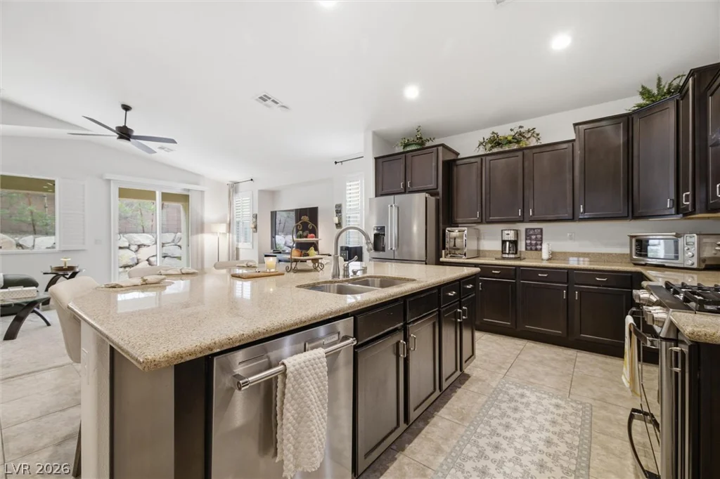 9821 Buttermilk Falls, Las Vegas, NV 89178