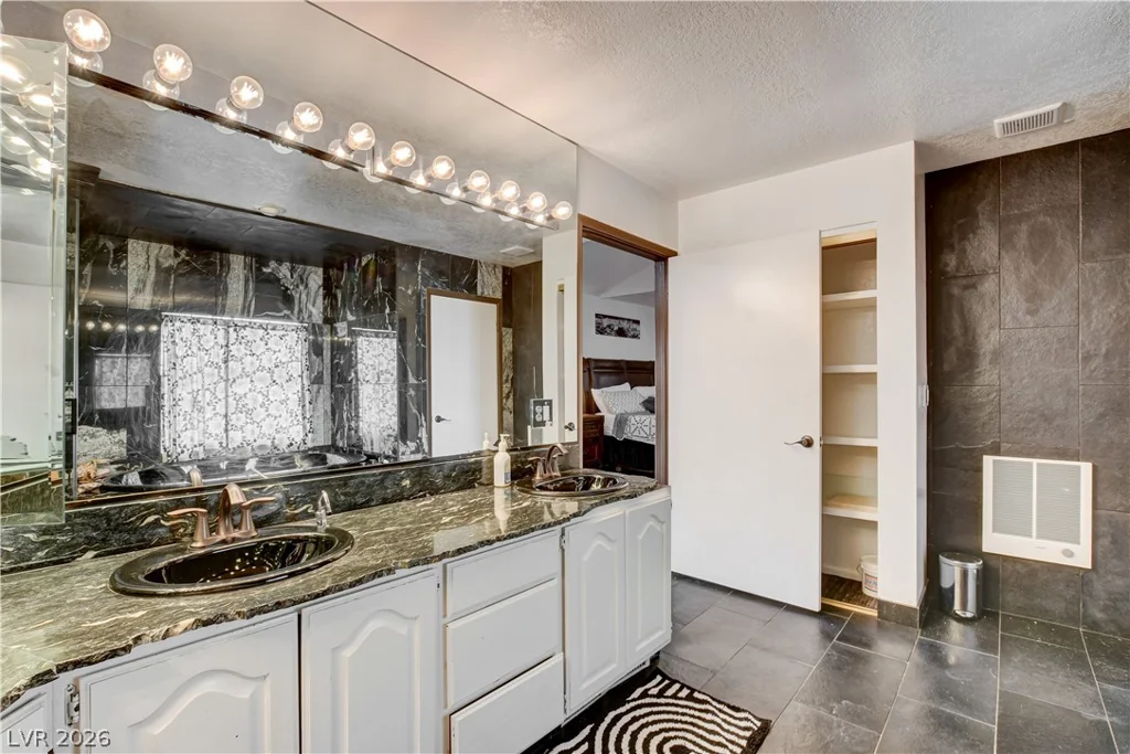 672 Los Feliz, Las Vegas, NV 89110