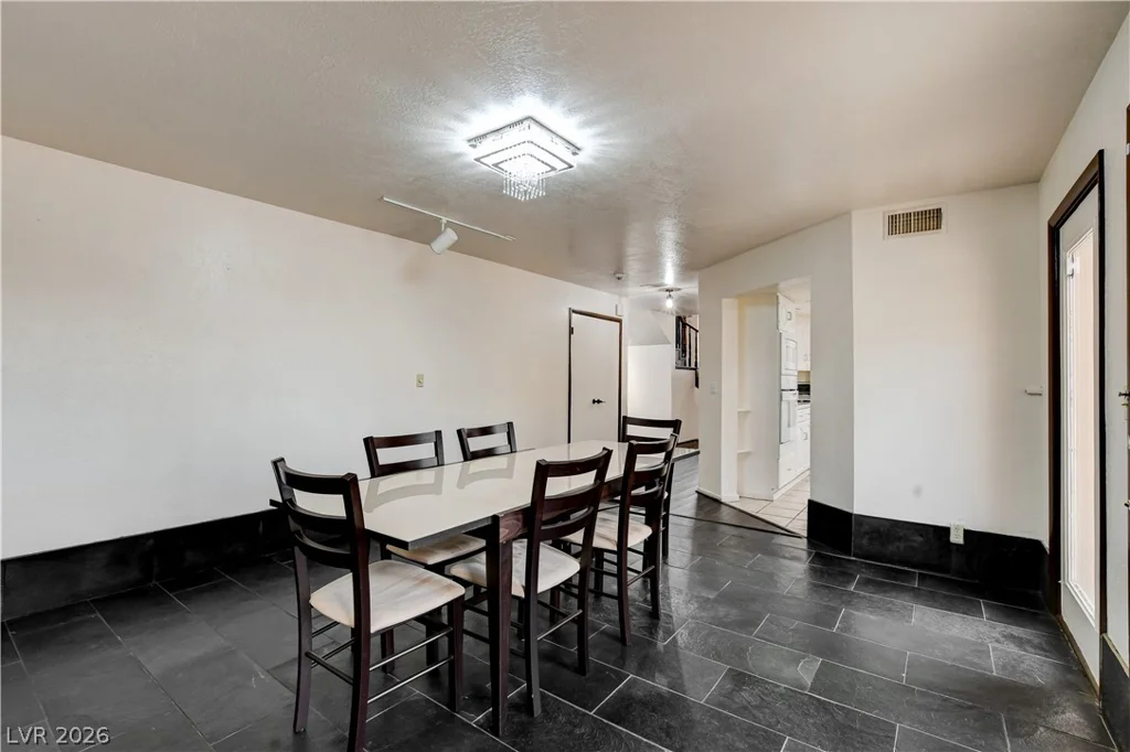 672 Los Feliz, Las Vegas, NV 89110