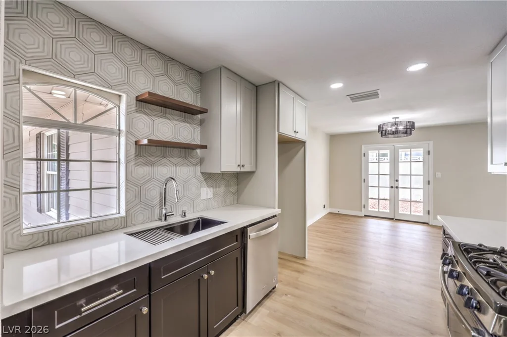 4060 Harmon, Las Vegas, NV 89121