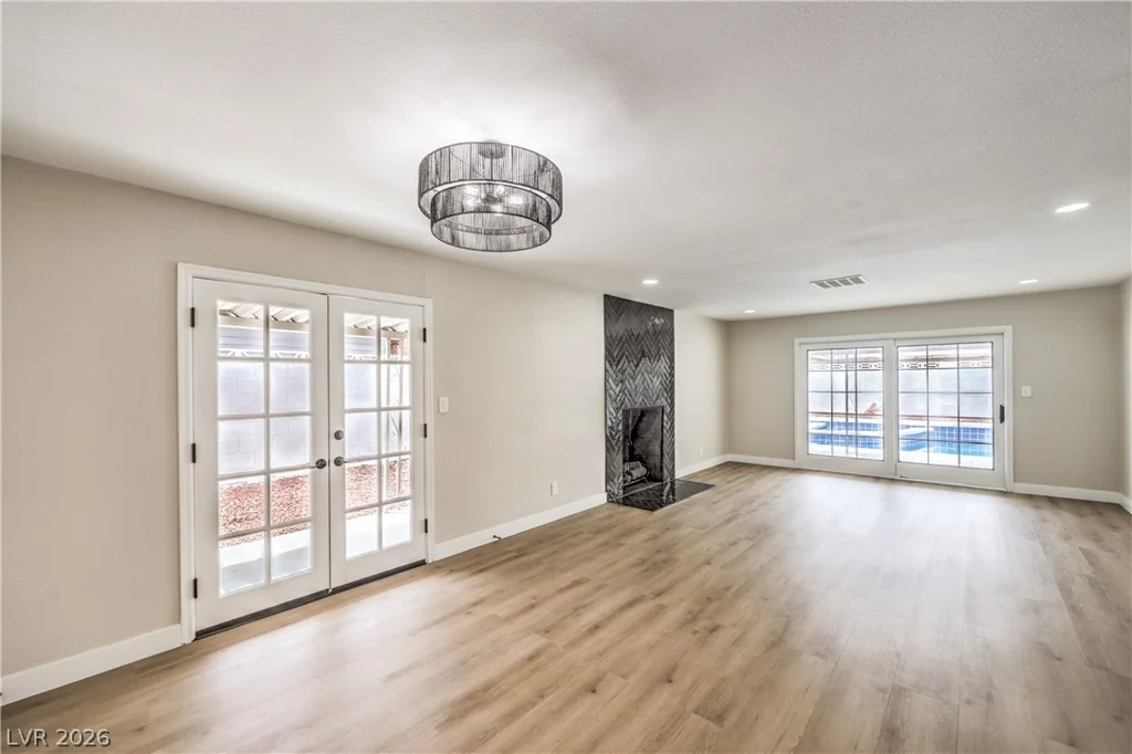 4060 Harmon, Las Vegas, NV 89121