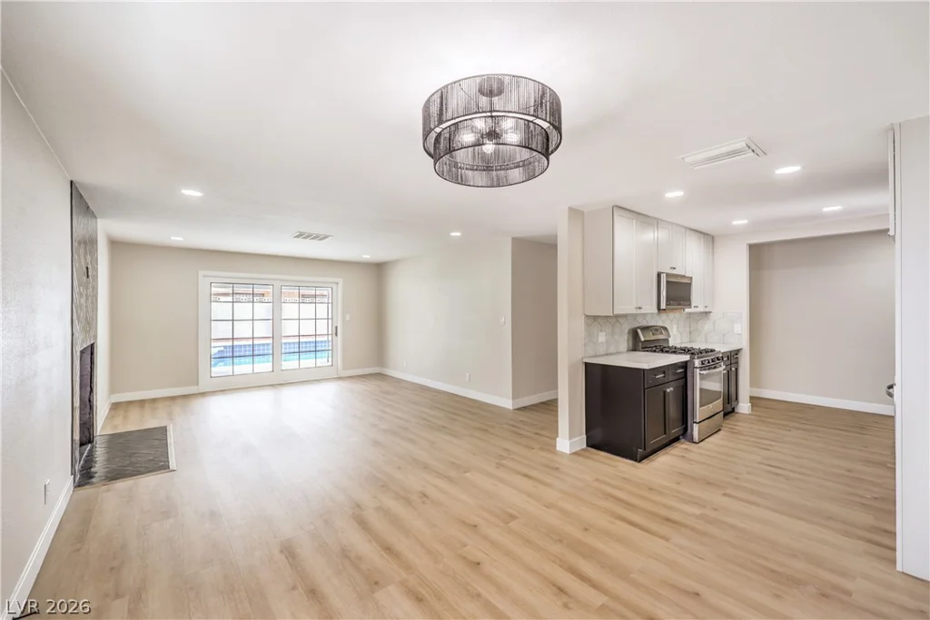 4060 Harmon, Las Vegas, NV 89121