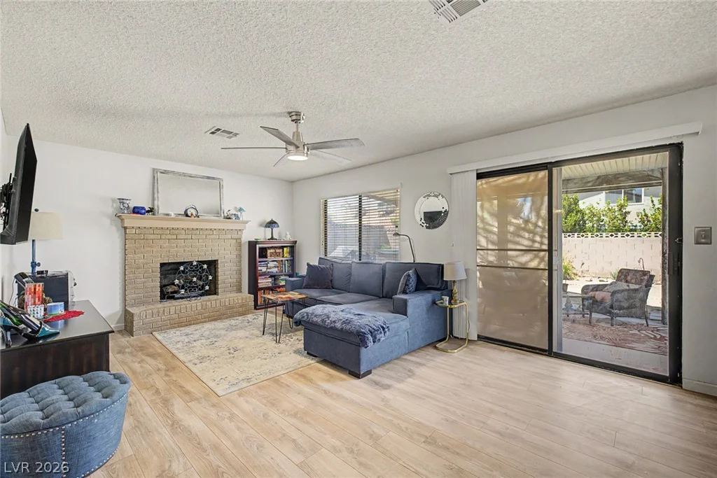 4472 Lindenhurst, Las Vegas, NV 89120