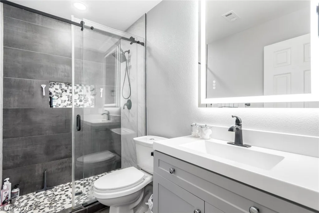 3825 Manhattan Bridge, North Las Vegas, NV 89032