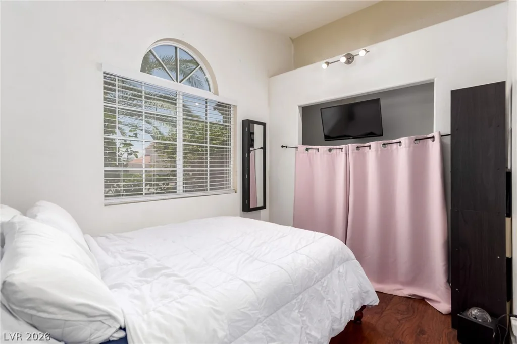 3825 Manhattan Bridge, North Las Vegas, NV 89032