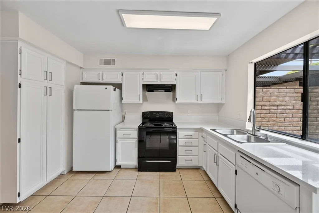 4669 Kelly Barry, Las Vegas, NV 89121