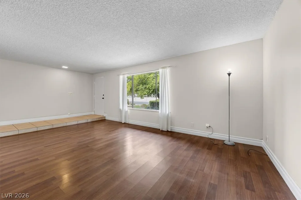 4669 Kelly Barry, Las Vegas, NV 89121
