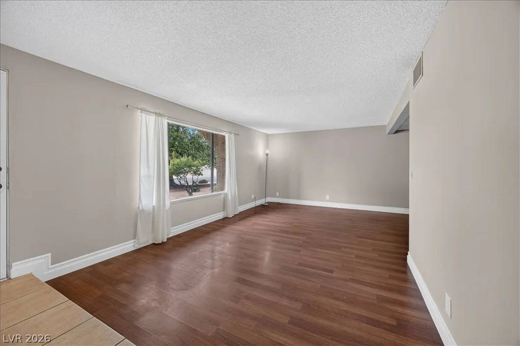 4669 Kelly Barry, Las Vegas, NV 89121